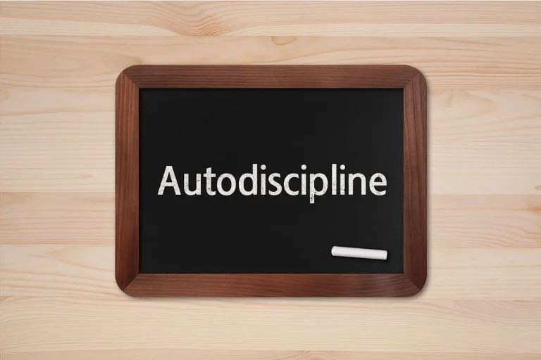 Autodiscipline : Définition, 5 piliers et techniques concrètes